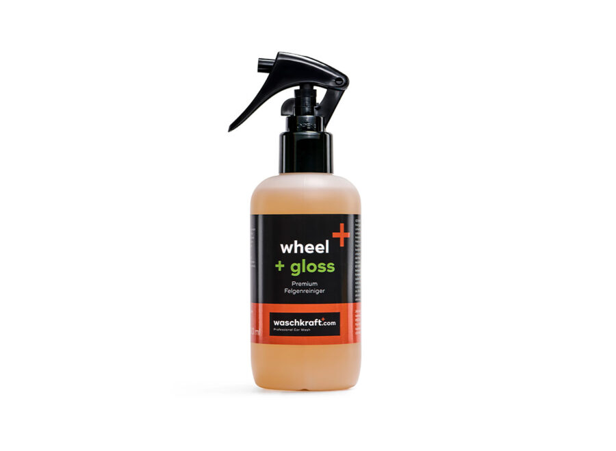 Sprühflasche mit wheel + gloss Felgenreiniger von waschkraft, schwarzes Etikett mit roter und grüner Schrift, 500 ml.